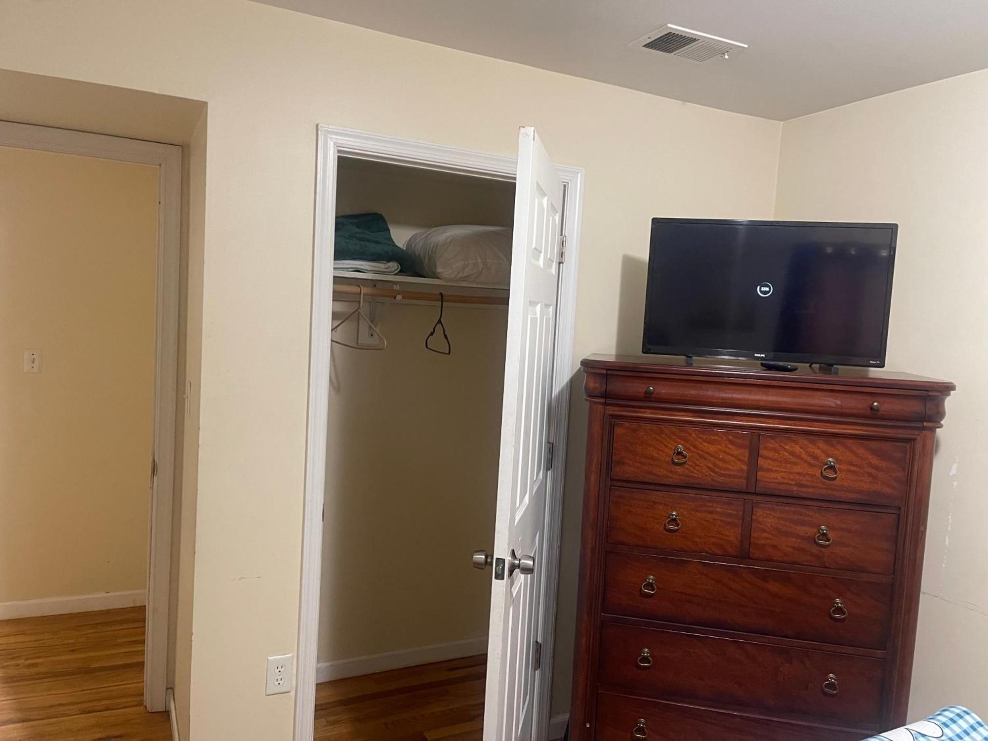 Peculiar D At 62 1st Street Homestay Newark
